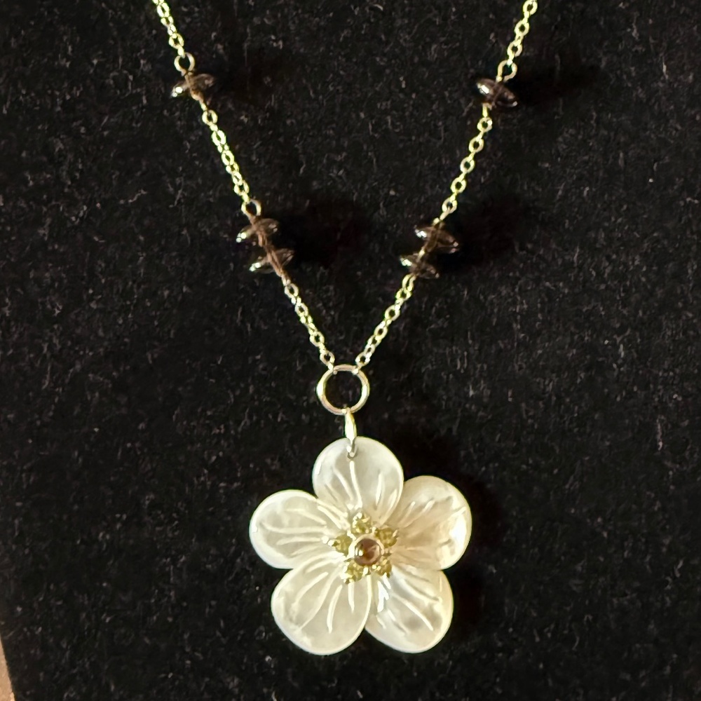 Ross Simon vintage SS mother of pearl dogwood flower pendant peridot smokey